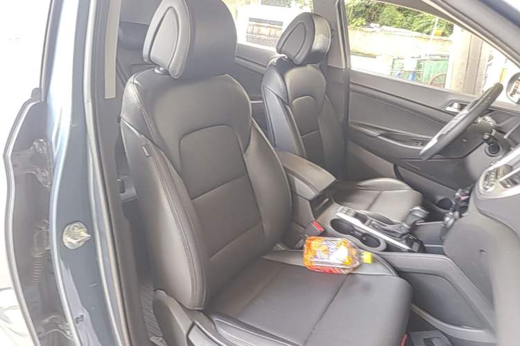 Used Hyundai Tucson 2015 1.6T Dual-Clutch Two-Wheel-Drive Smart Model Right Front Seat