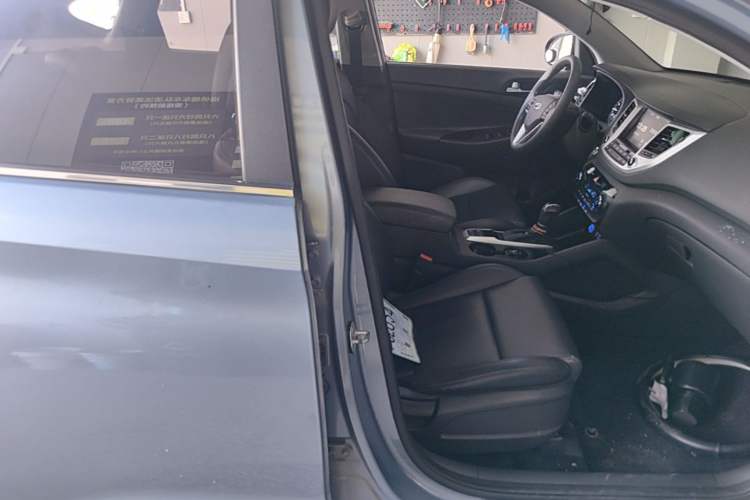 Used Hyundai Tucson 2015 1.6T Dual-Clutch Two-Wheel-Drive Smart Model Right Front Seat