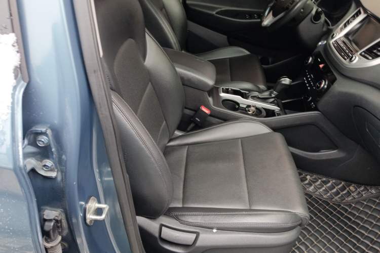 Used Hyundai Tucson 2015 1.6T Dual-Clutch Two-Wheel-Drive Smart Model Right Front Seat