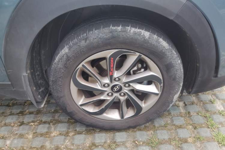 Used Hyundai Tucson 2015 1.6T Dual-Clutch Two-Wheel-Drive Smart Model Right Front Wheel Hub