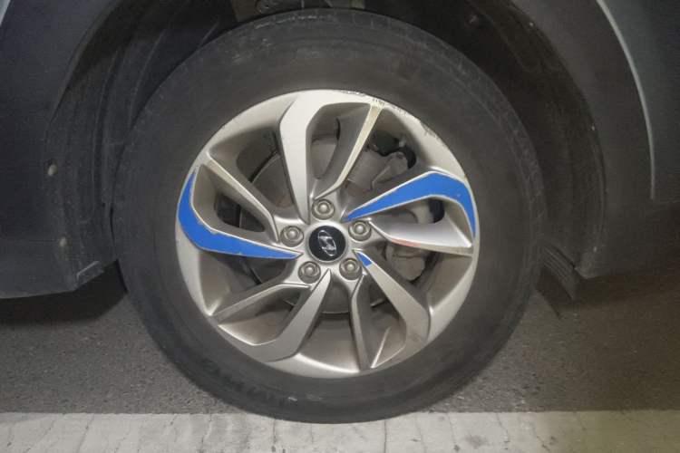 Used Hyundai Tucson 2015 1.6T Dual-Clutch Two-Wheel-Drive Smart Model Right Front Wheel Hub