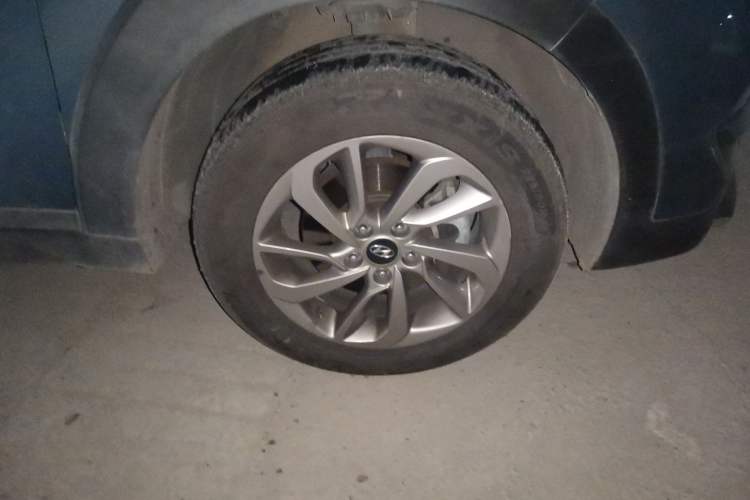 Used Hyundai Tucson 2015 1.6T Dual-Clutch Two-Wheel-Drive Smart Model Right Front Wheel Hub
