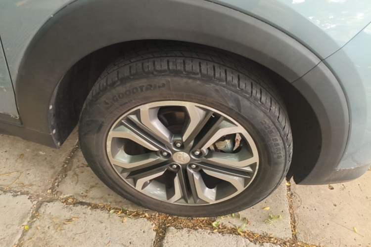 Used Hyundai Tucson 2015 1.6T Dual-Clutch Two-Wheel-Drive Leading Model Right Front Wheel Hub