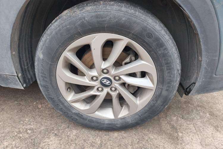 Used Hyundai Tucson 2015 1.6T Dual-Clutch Two-Wheel-Drive Smart Model Right Front Wheel Hub