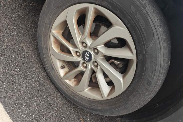 Used Hyundai Tucson 2015 1.6T Dual-Clutch Two-Wheel-Drive Smart Model Right Front Wheel Hub