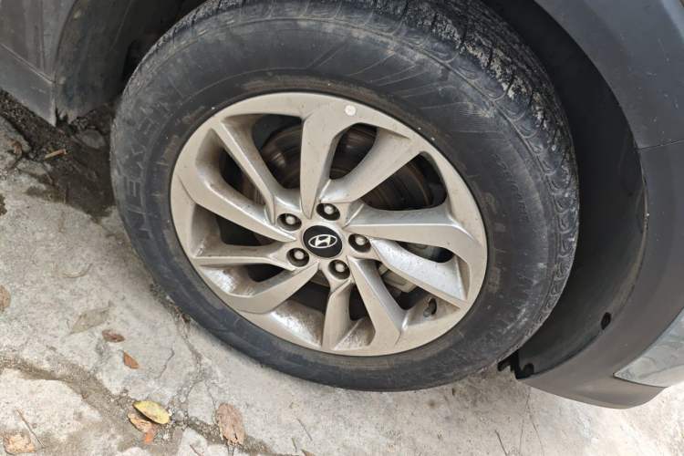 Used Hyundai Tucson 2015 1.6T Dual-Clutch Two-Wheel-Drive Smart Model Right Front Wheel Hub