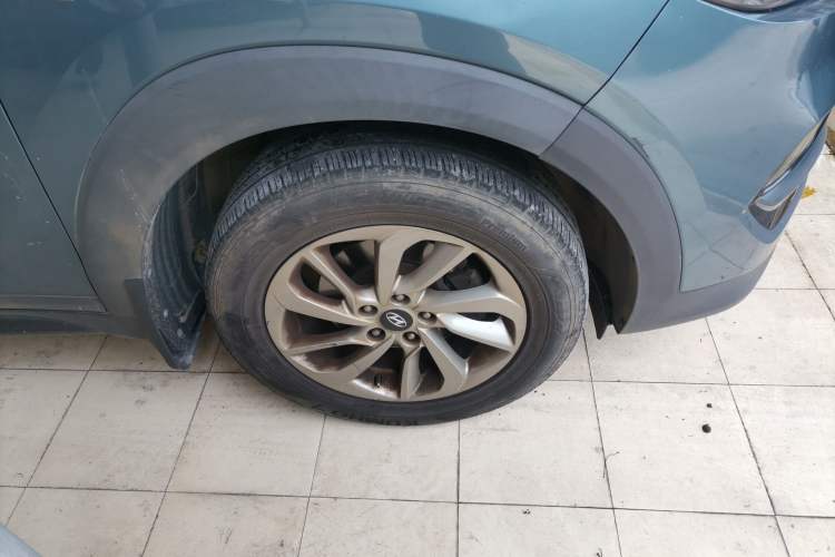 Used Hyundai Tucson 2015 1.6T Dual-Clutch Two-Wheel-Drive Smart Model Right Front Wheel Hub