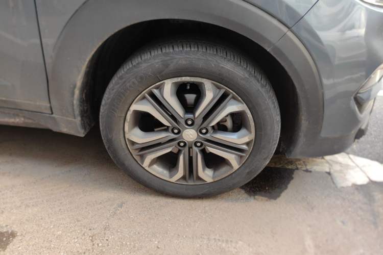 Used Hyundai Tucson 2015 1.6T Dual-Clutch Two-Wheel-Drive Leading Model Right Front Wheel Hub
