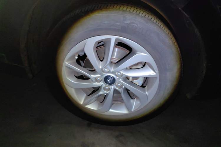 Used Hyundai Tucson 2015 1.6T Dual-Clutch Two-Wheel-Drive Smart Model Right Front Wheel Hub