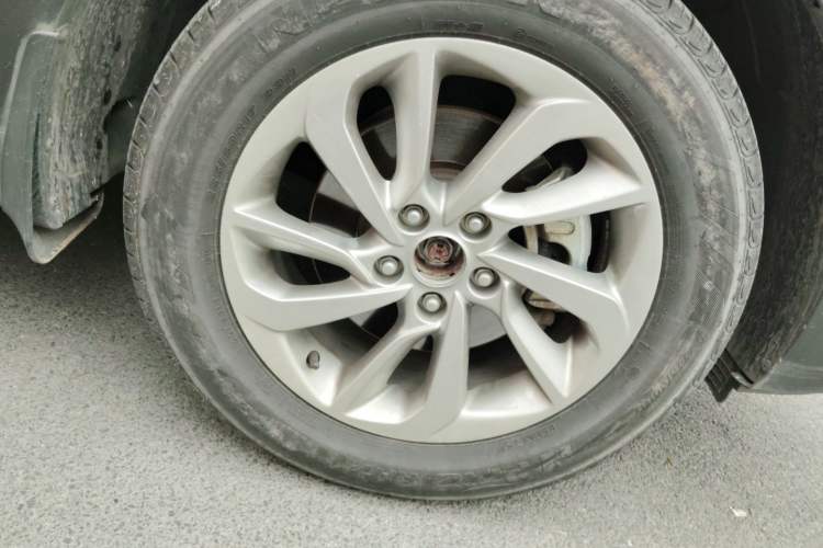 Used Hyundai Tucson 2015 1.6T Dual-Clutch Two-Wheel-Drive Smart Model Right Front Wheel Hub