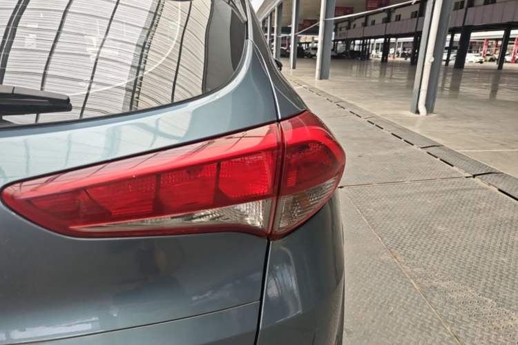 Used Hyundai Tucson 2015 1.6T Dual-Clutch Two-Wheel-Drive Smart Model Right Rear Taillight