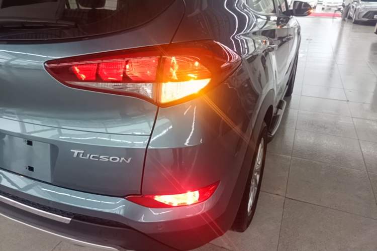 Used Hyundai Tucson 2015 1.6T Dual-Clutch Two-Wheel-Drive Smart Model Right Rear Taillight