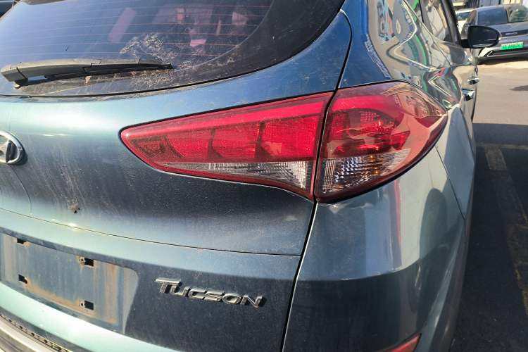 Used Hyundai Tucson 2015 1.6T Dual-Clutch Two-Wheel-Drive Smart Model Right Rear Taillight