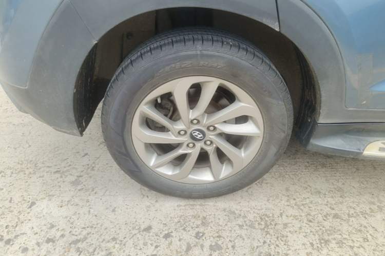 Used Hyundai Tucson 2015 1.6T Dual-Clutch Two-Wheel-Drive Smart Model Right Rear Wheel Hub