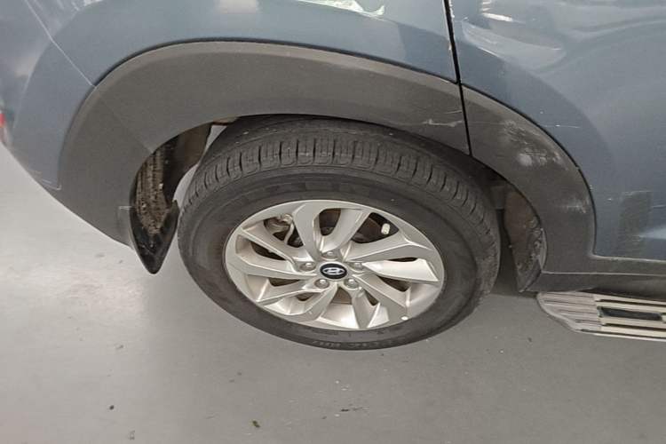 Used Hyundai Tucson 2015 1.6T Dual-Clutch Two-Wheel-Drive Smart Model Right Rear Wheel Hub