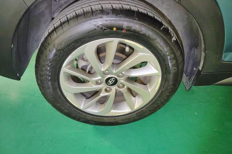 Used Hyundai Tucson 2015 1.6T Dual-Clutch Two-Wheel-Drive Smart Model Right Rear Wheel Hub