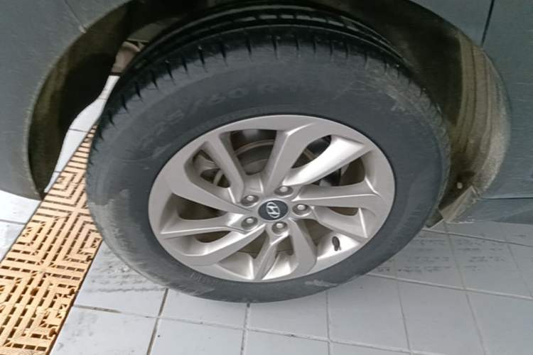 Used Hyundai Tucson 2015 1.6T Dual-Clutch Two-Wheel-Drive Smart Model Right Rear Wheel Hub