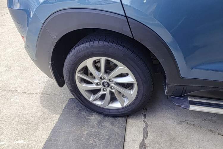Used Hyundai Tucson 2015 1.6T Dual-Clutch Two-Wheel-Drive Smart Model Right Rear Wheel Hub