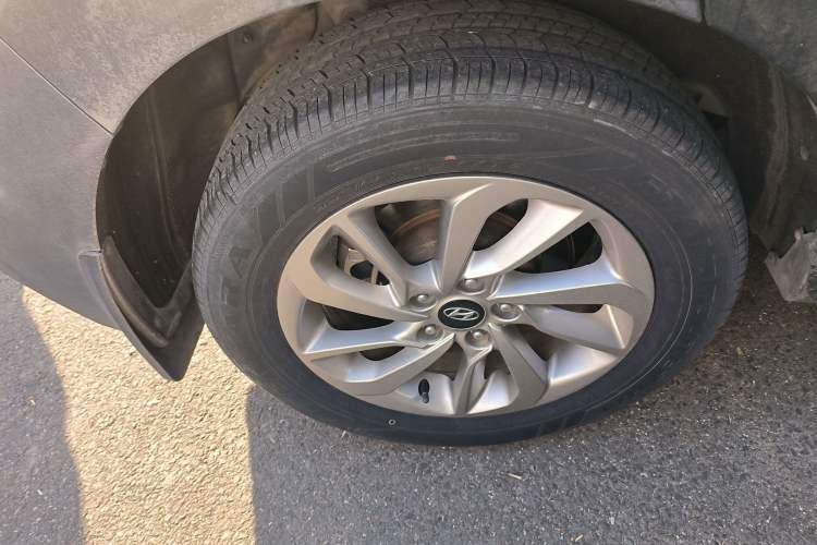 Used Hyundai Tucson 2015 1.6T Dual-Clutch Two-Wheel-Drive Smart Model Right Rear Wheel Hub