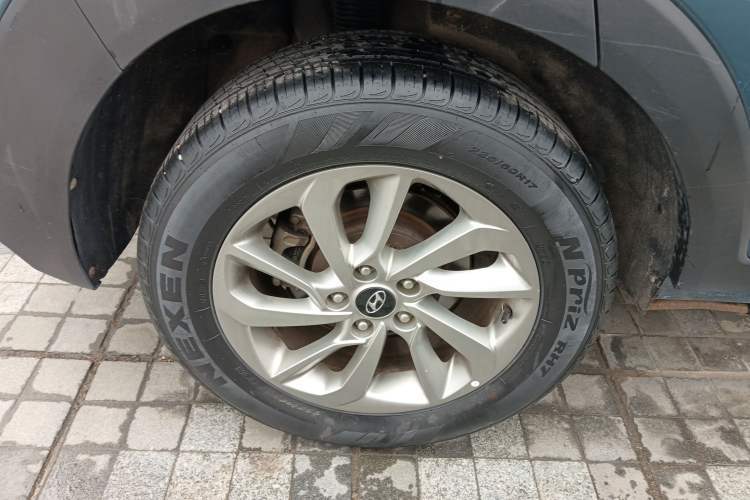 Used Hyundai Tucson 2015 1.6T Dual-Clutch Two-Wheel-Drive Smart Model Right Rear Wheel Hub