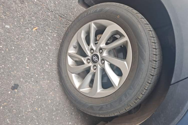 Used Hyundai Tucson 2015 1.6T Dual-Clutch Two-Wheel-Drive Smart Model Right Rear Wheel Hub