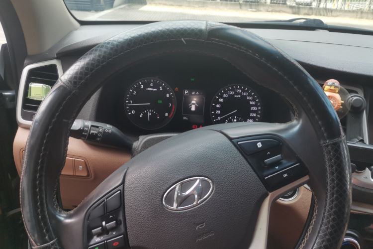 Used Hyundai Tucson 2015 1.6T Dual-Clutch Two-Wheel-Drive Smart Model Steering Wheel