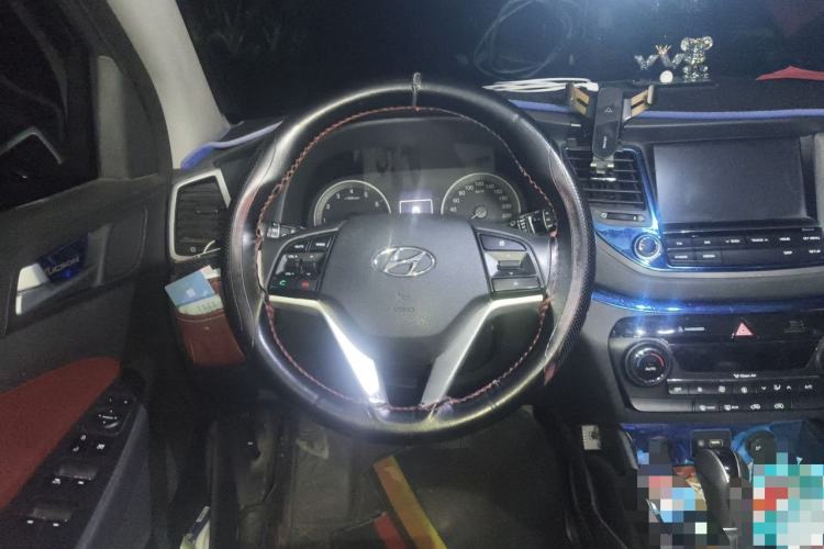 Used Hyundai Tucson 2015 1.6T Dual-Clutch Two-Wheel-Drive Smart Model Steering Wheel