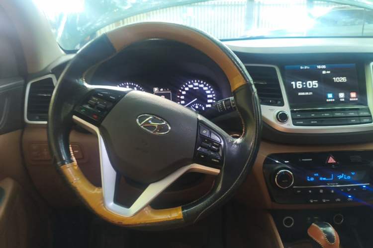Used Hyundai Tucson 2015 1.6T Dual-Clutch Two-Wheel-Drive Leading Model Steering Wheel