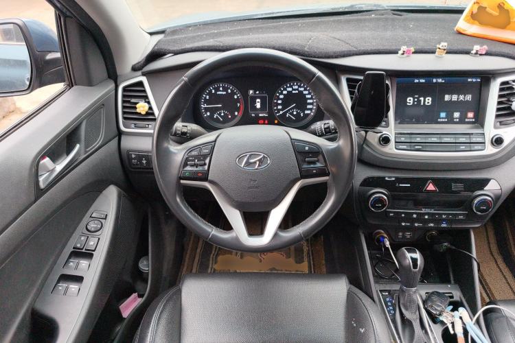 Used Hyundai Tucson 2015 1.6T Dual-Clutch Two-Wheel-Drive Smart Model Steering Wheel