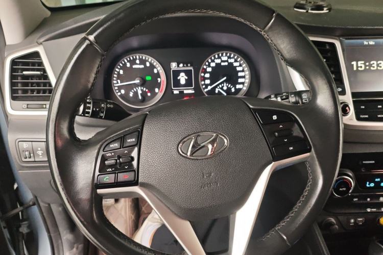 Used Hyundai Tucson 2015 1.6T Dual-Clutch Two-Wheel-Drive Smart Model Steering Wheel