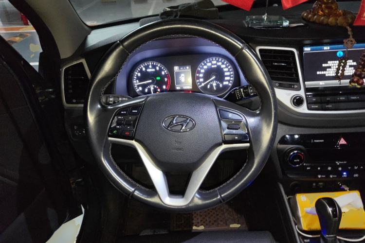 Used Hyundai Tucson 2015 1.6T Dual-Clutch Two-Wheel-Drive Smart Model Steering Wheel