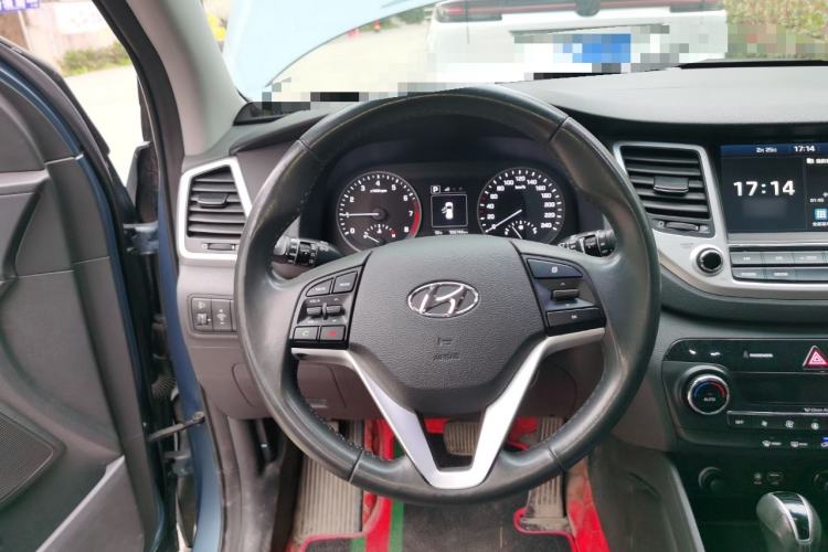 Used Hyundai Tucson 2015 1.6T Dual-Clutch Two-Wheel-Drive Smart Model Steering Wheel