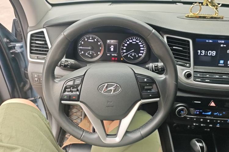 Used Hyundai Tucson 2015 1.6T Dual-Clutch Two-Wheel-Drive Smart Model Steering Wheel