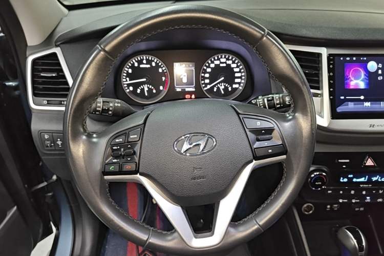 Used Hyundai Tucson 2015 1.6T Dual-Clutch Two-Wheel-Drive Smart Model Steering Wheel