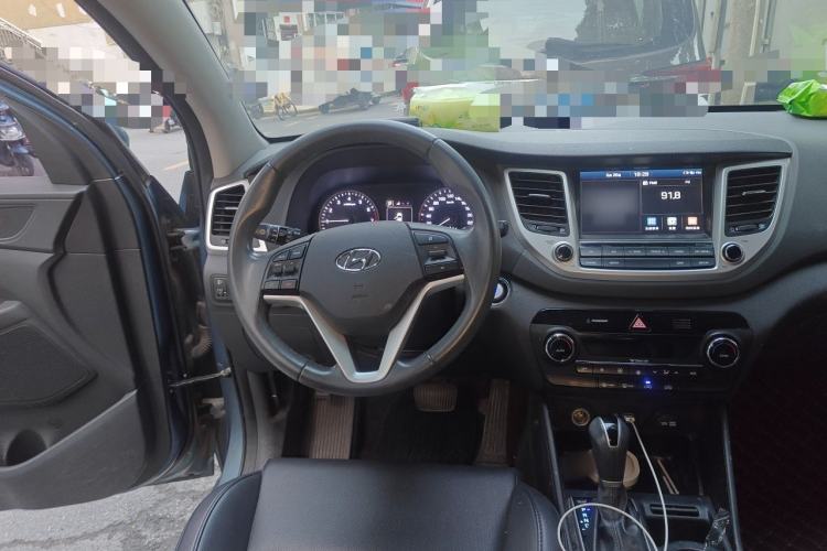 Used Hyundai Tucson 2015 1.6T Dual-Clutch Two-Wheel-Drive Smart Model Steering Wheel