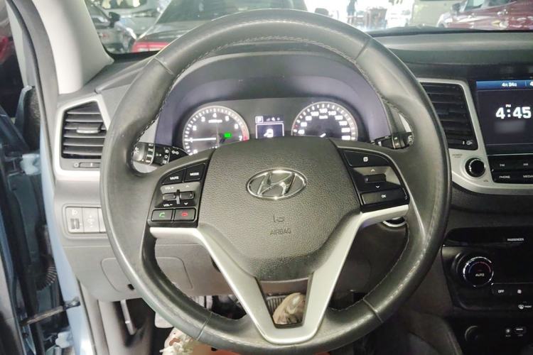 Used Hyundai Tucson 2015 1.6T Dual-Clutch Two-Wheel-Drive Smart Model Steering Wheel