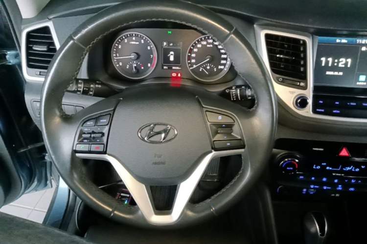 Used Hyundai Tucson 2015 1.6T Dual-Clutch Two-Wheel-Drive Smart Model Steering Wheel