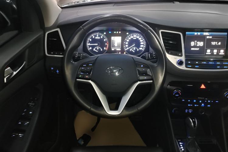 Used Hyundai Tucson 2015 1.6T Dual-Clutch Two-Wheel-Drive Smart Model Steering Wheel