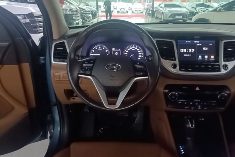 Used Hyundai Tucson 2015 1.6T Dual-Clutch Two-Wheel-Drive Smart Model Steering Wheel