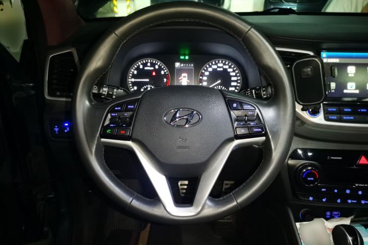 Used Hyundai Tucson 2015 1.6T Dual-Clutch Four-Wheel Drive Flagship Model Steering Wheel