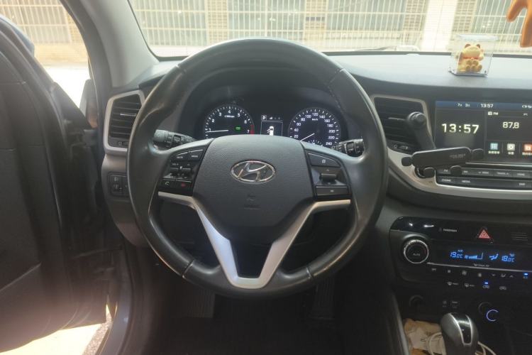 Used Hyundai Tucson 2015 1.6T Dual-Clutch Two-Wheel-Drive Smart Model Steering Wheel