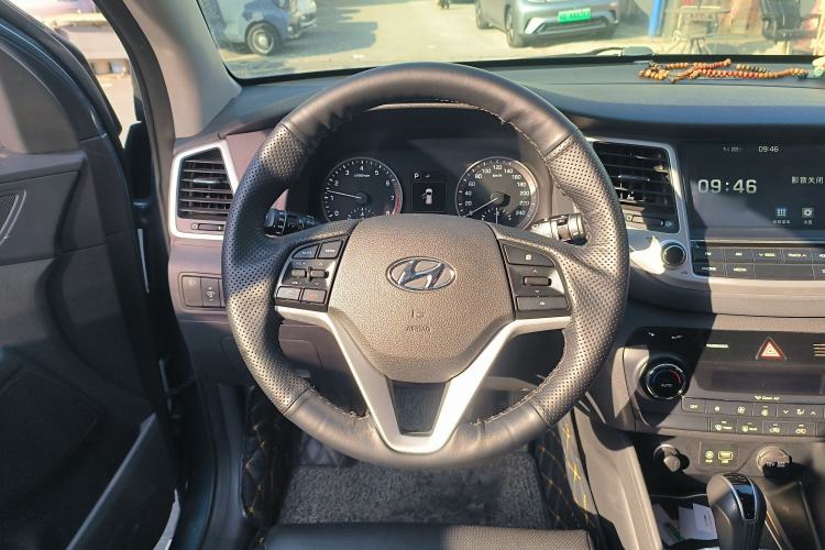 Used Hyundai Tucson 2015 1.6T Dual-Clutch Two-Wheel-Drive Smart Model Steering Wheel