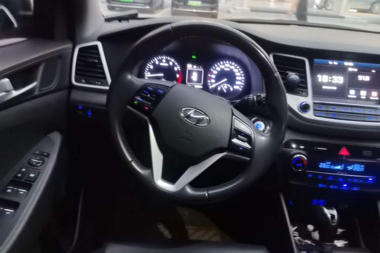 Used Hyundai Tucson 2015 1.6T Dual-Clutch Two-Wheel-Drive Smart Model Steering Wheel