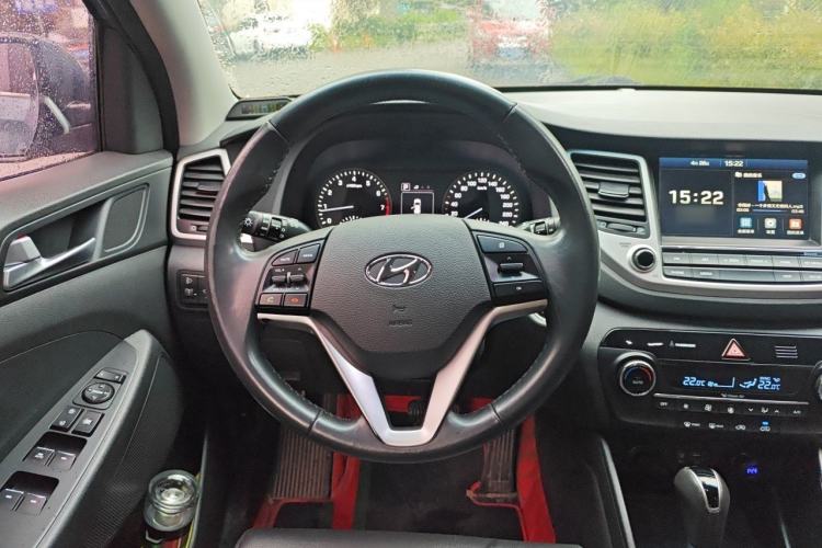 Used Hyundai Tucson 2015 1.6T Dual-Clutch Two-Wheel-Drive Smart Model Steering Wheel