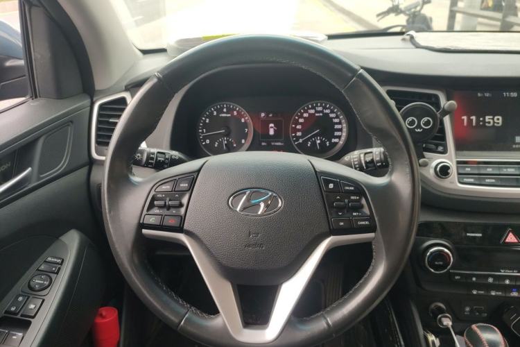 Used Hyundai Tucson 2015 1.6T Dual-Clutch Two-Wheel-Drive Leading Model Steering Wheel
