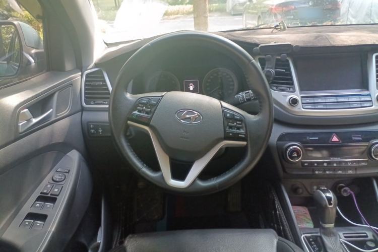 Used Hyundai Tucson 2015 1.6T Dual-Clutch Two-Wheel-Drive Smart Model Steering Wheel