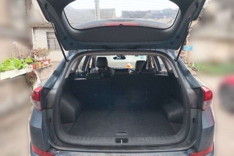 Used Hyundai Tucson 2015 1.6T Dual-Clutch Two-Wheel-Drive Smart Model Trunk