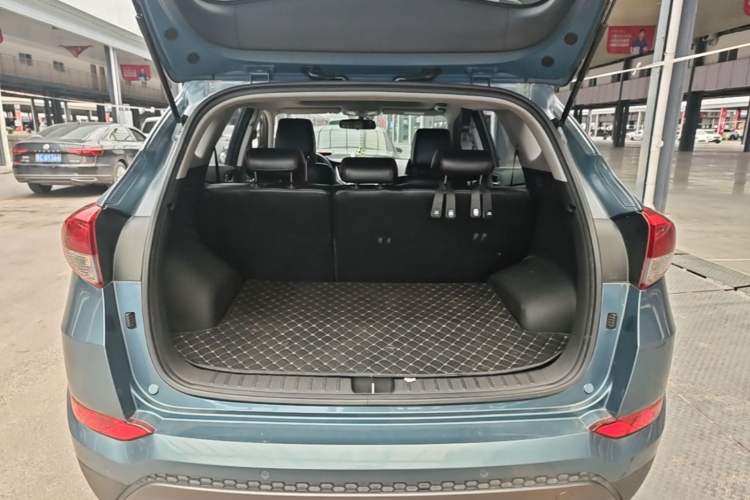 Used Hyundai Tucson 2015 1.6T Dual-Clutch Two-Wheel-Drive Smart Model Trunk