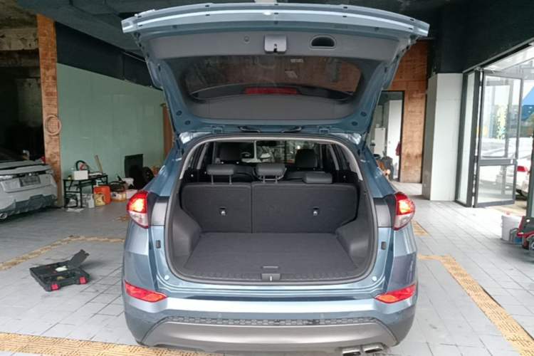 Used Hyundai Tucson 2015 1.6T Dual-Clutch Two-Wheel-Drive Smart Model Trunk
