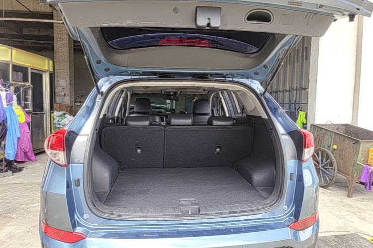 Used Hyundai Tucson 2015 1.6T Dual-Clutch Two-Wheel-Drive Smart Model Trunk